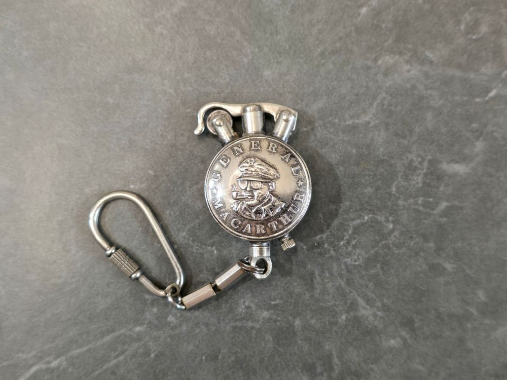빈티지 Douglas MacArthur 맥아더 장군 라이터 이미지