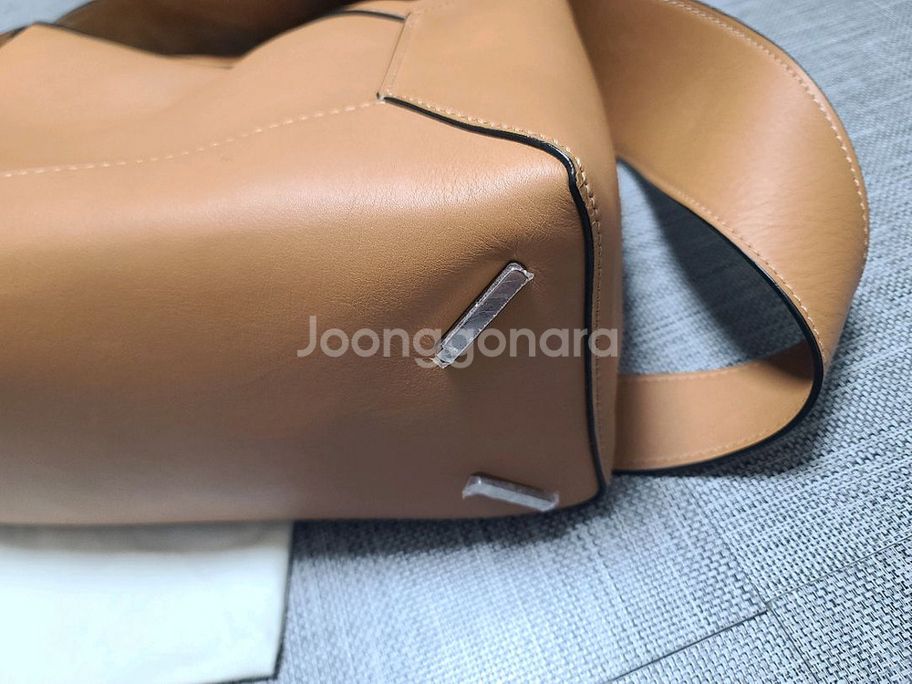 로에베 퍼즐 호보백 라지 나파가죽 크로스백 숄더백--4