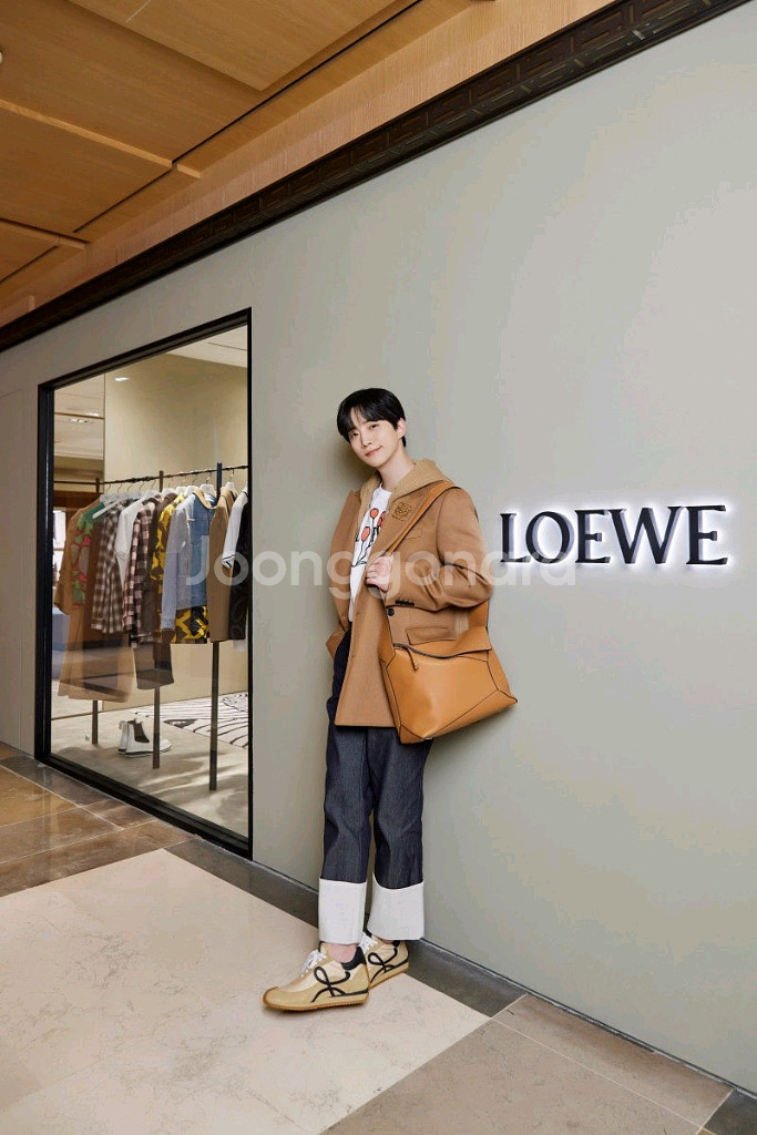 로에베 퍼즐 호보백 라지 나파가죽 크로스백 숄더백--8