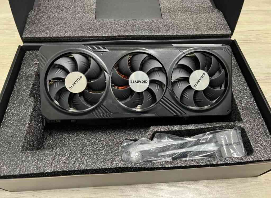 기가바이트 4070 super gaming oc--1