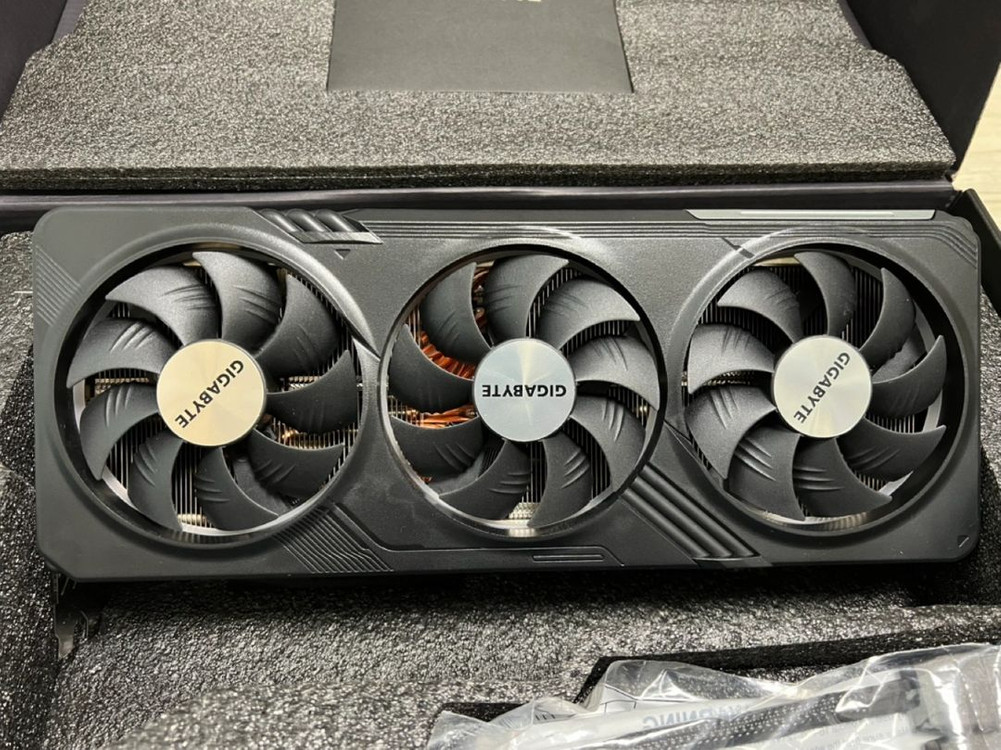 기가바이트 4070 super gaming oc--2