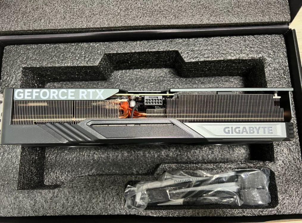 기가바이트 4070 super gaming oc--3