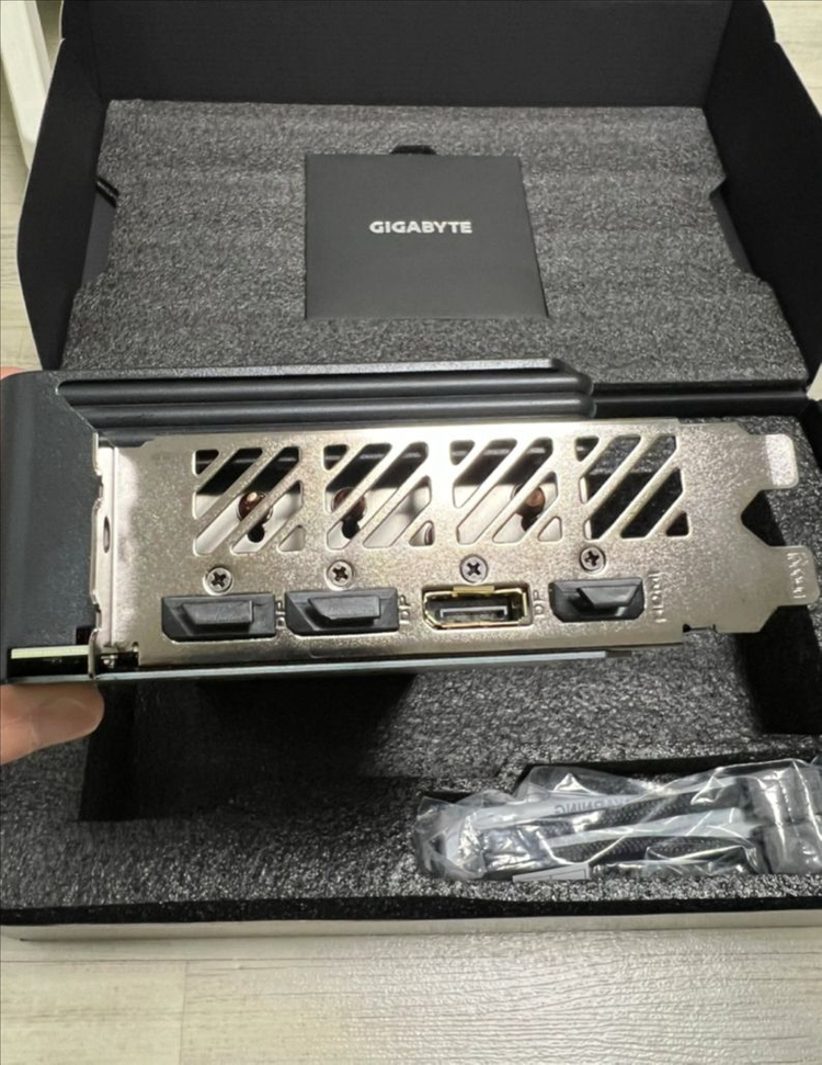 기가바이트 4070 super gaming oc--4