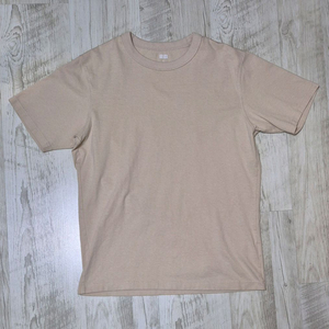 유니클로 L 사이즈 면 재질 아이보리색 티셔츠 옷