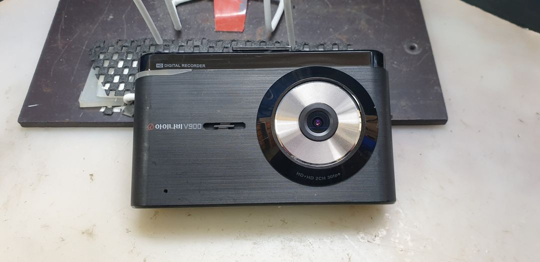 정비된 아이나비 V900 앞쪽 본체만.--1