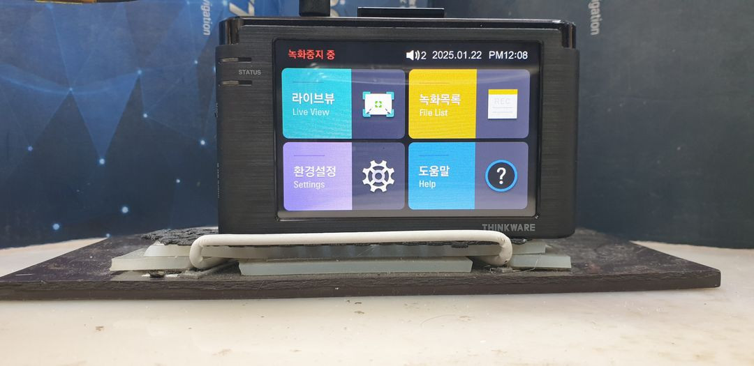 정비된 아이나비 V900 앞쪽 본체만.--3