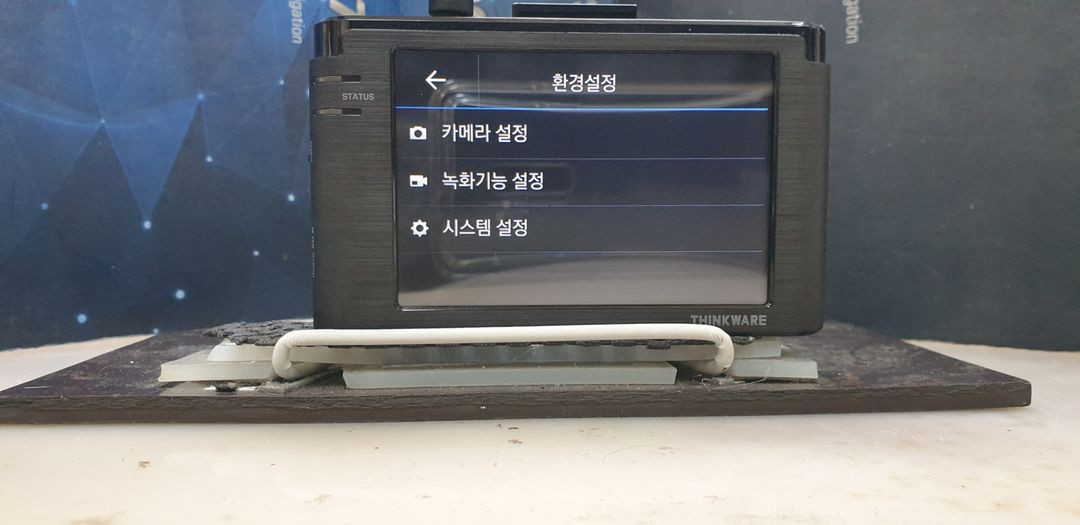 정비된 아이나비 V900 앞쪽 본체만.--4