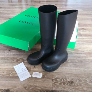 보테가베네타 퍼들 부츠 레인부츠루이비통생로랑프라다로퍼신발운동화구두부츠레인부츠스니커즈생로랑아식스나이키디올에르메스샤넬