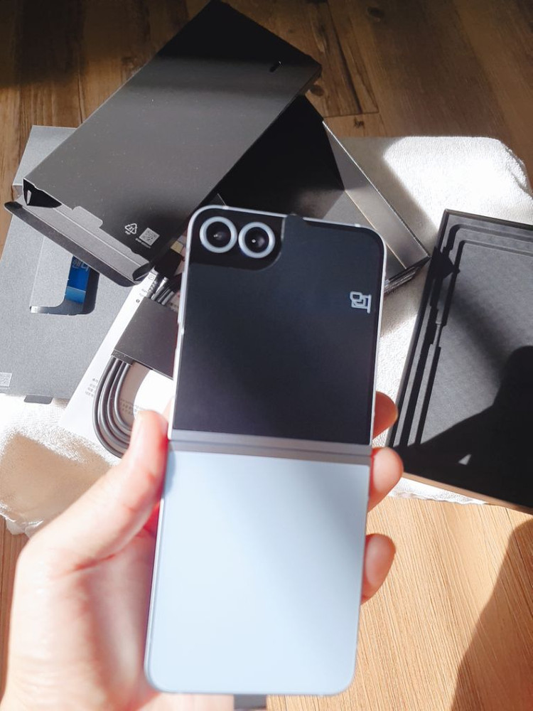 갤럭시 z플립6 이미지