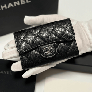 샤넬 클래식 똑딱이 은장 새제품 핍니다