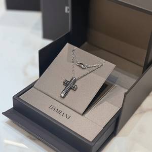 다미아니 메트로폴리탄 목걸이 새제품 팝니다.