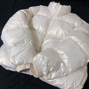 [FREE] 글로시 화이트 패딩 무신사 에이블리