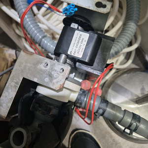 제빙기 워터펌프 판매합니다. 거의 새것