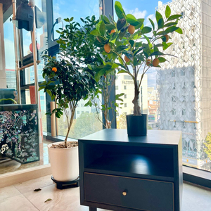 짙은 청남색 협탁