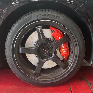 피렐리 P ZERO 올시즌 타이어(235 45 18) 팝니다