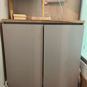 연한회색 수납장