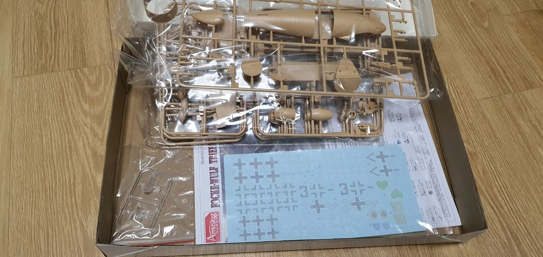 어뮤징하비 1/48 트리프 플뤼겔 프라모델--1