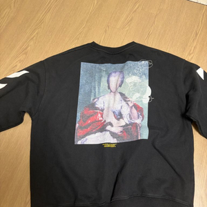 오프화이트 맨투맨