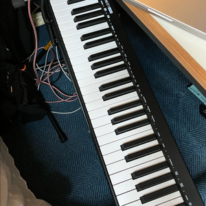 엠오디오 키스테이션61 MK3 마스터키보드 미디 건반+X자 스탠드