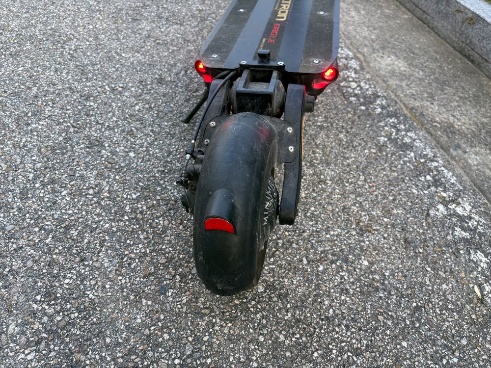 듀얼트론 전동킥보드 이미지