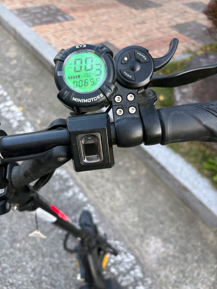 듀얼트론 전동킥보드 이미지