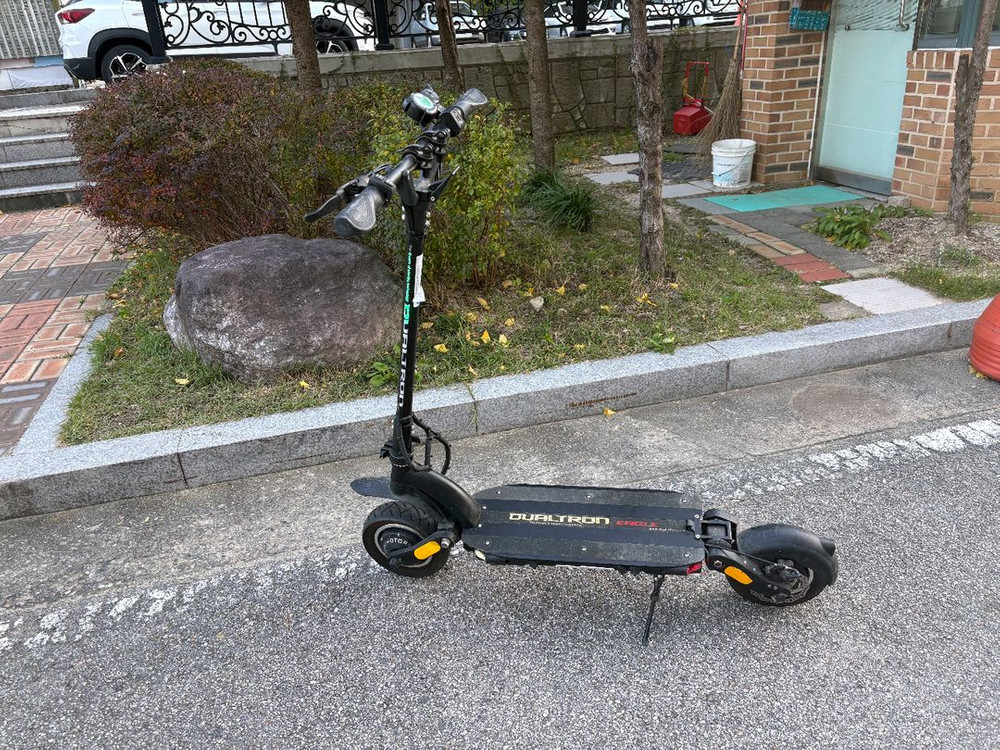 듀얼트론 전동킥보드 이미지
