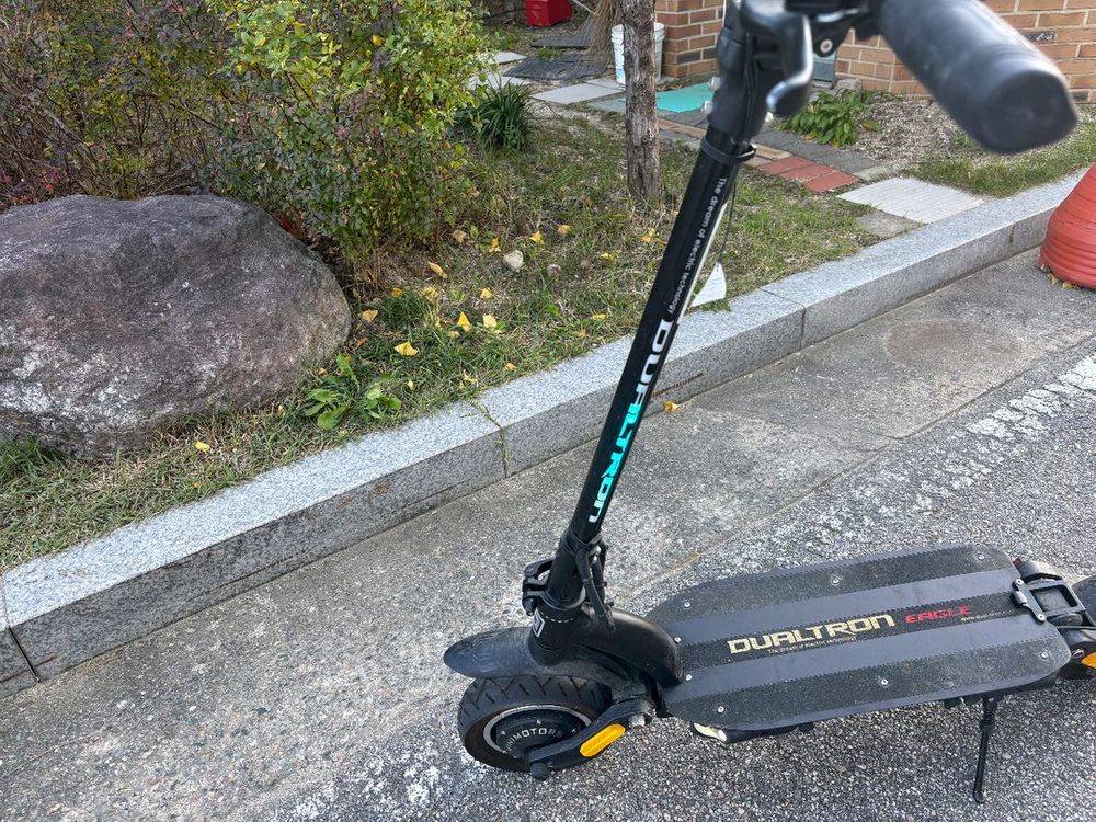 듀얼트론 전동킥보드 이미지