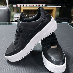 나이키 에어 포스 1 세이지 로우 블랙 235(정사이즈)