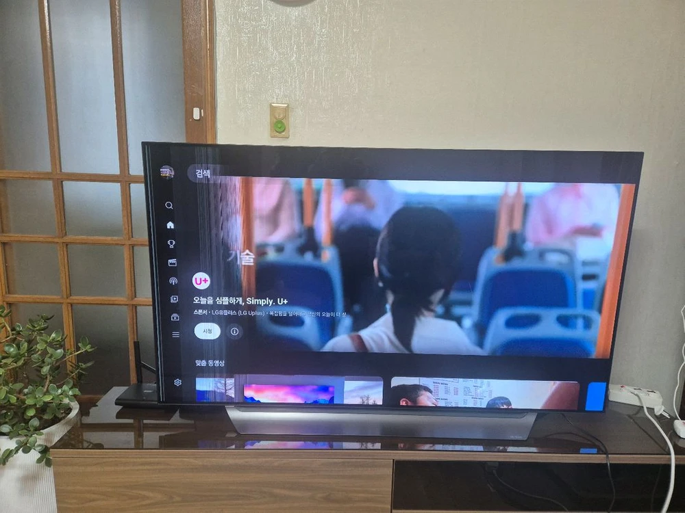 고장난 LG 65인치 OLED TV(부품용) 이미지