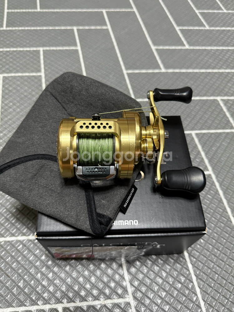 윤성 18 시마노 캘커타 콘퀘스트 금콩 판매합니다--0