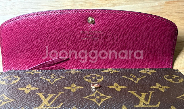루이비통 에밀리 월릿 장지갑--4