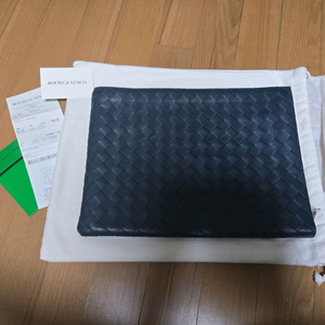 보테가베네타 신형 클러치