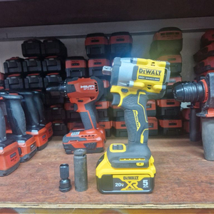 디월트충전임팩렌치 DCF922 미드토크임팩렌치 S급 아시바렌