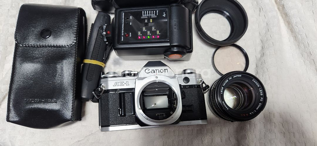 캐논AE-1(A급), 캐논렌즈 50/1:1.4 S.S.C, 후레쉬, 케이스.--6