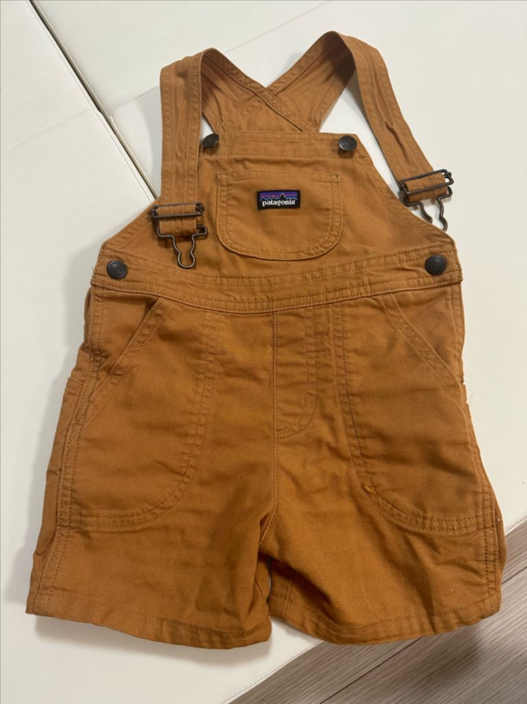 파타고니아 멜빵 바지 2T 이미지