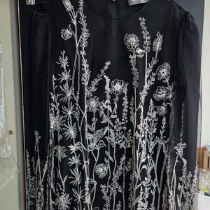 모조에스핀 시스루 플로럴 자수 블라우스 ㅡ정품 가격내림