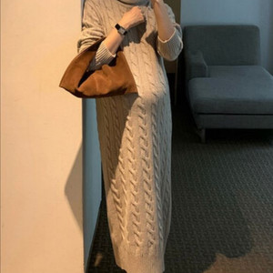 하우스제이 케이블 니트 터틀넥 스웨터