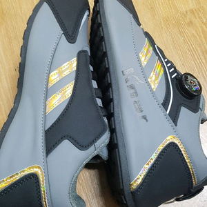 아디다스 아디폼 남성 운동화