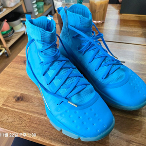 언더아머 커리4 레트로 275mm