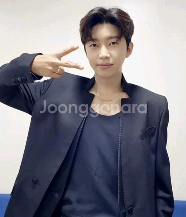 임영웅 콘서트 4석 / 부모님 모시려고 했던 명당--0