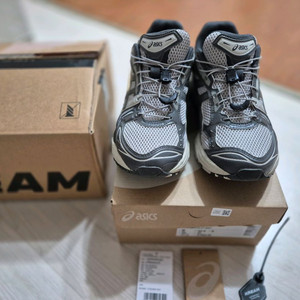 아식스 젤카야노14 오이스터 그레이 270 판매합니다