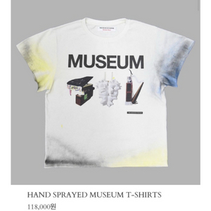 L 더뮤지엄비지터 핸드 스프레이 반팔티셔츠