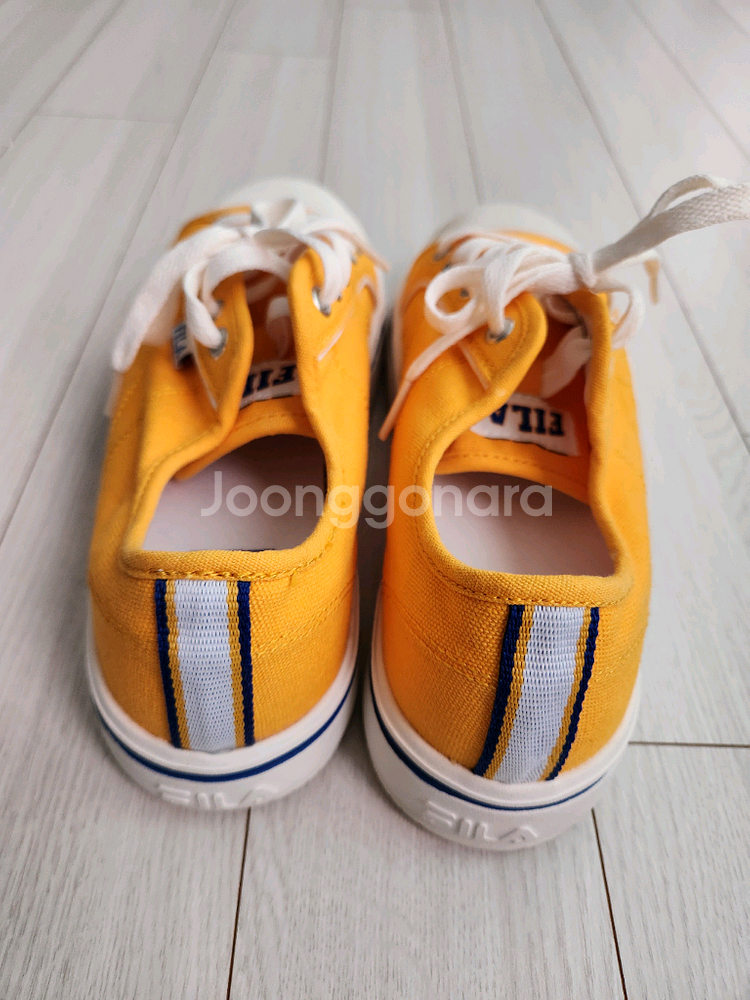 새상품)휠라 스니커즈 코트 라이트 운동화 250오염 하자없이 깨끗해요^^바닥닳음 없어요세탁해뒀어요 새상품 휠라 코트--1