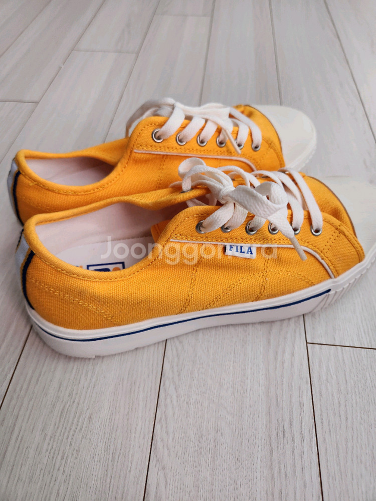 새상품)휠라 스니커즈 코트 라이트 운동화 250오염 하자없이 깨끗해요^^바닥닳음 없어요세탁해뒀어요 새상품 휠라 코트--2