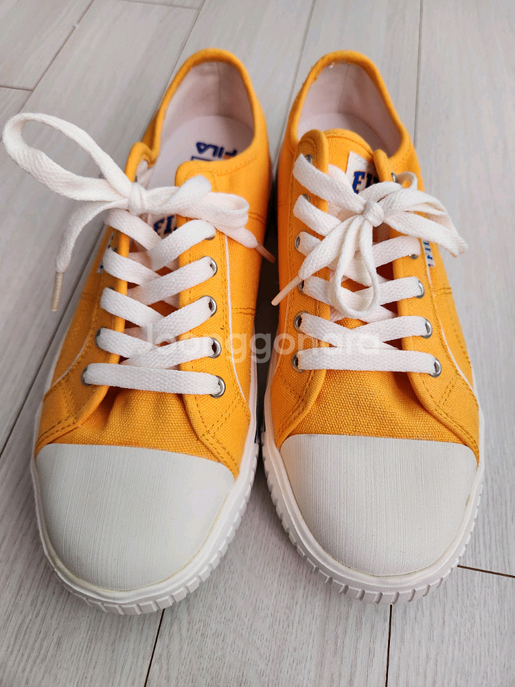 새상품)휠라 스니커즈 코트 라이트 운동화 250오염 하자없이 깨끗해요^^바닥닳음 없어요세탁해뒀어요 새상품 휠라 코트--3