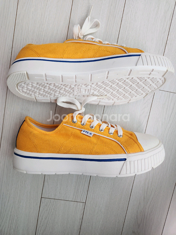 새상품)휠라 스니커즈 코트 라이트 운동화 250오염 하자없이 깨끗해요^^바닥닳음 없어요세탁해뒀어요 새상품 휠라 코트--4