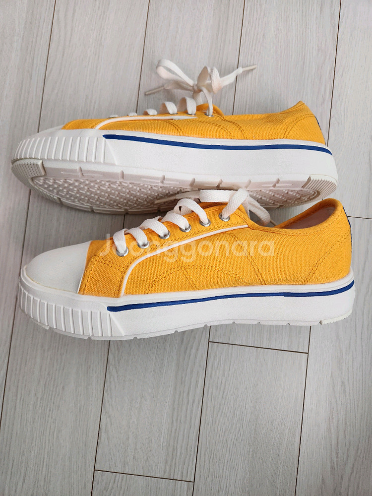 새상품)휠라 스니커즈 코트 라이트 운동화 250오염 하자없이 깨끗해요^^바닥닳음 없어요세탁해뒀어요 새상품 휠라 코트--5