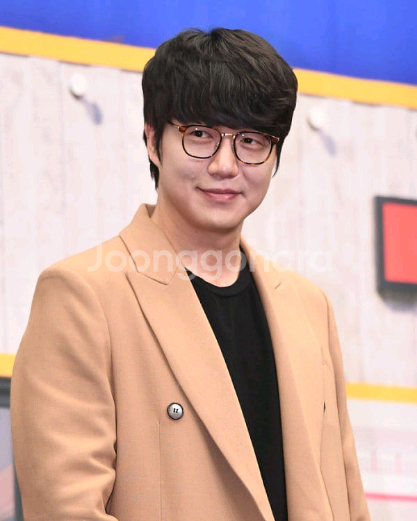 성시경 4인석 / 스크린 하단 초근접--0