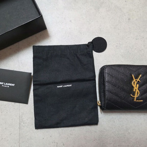 입생로랑 금장반지갑