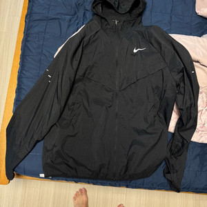나이키 스트라이드 리펠 UV 러닝 바람막이 블랙 남자 L사이즈 팝니다.